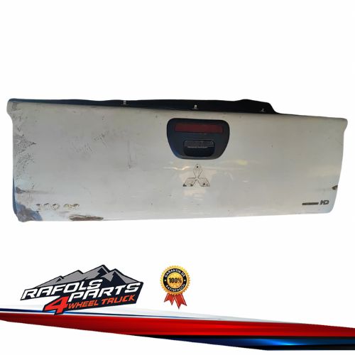 PORTALON CON LEVE DETALLE MITSUBISHI L200 2.5