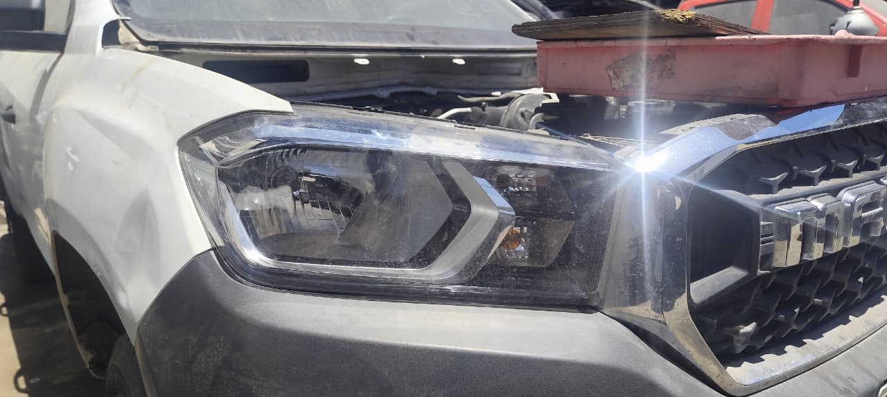 PARACHOQUE DELANTERO +2 OPTICOS MAXUS T60